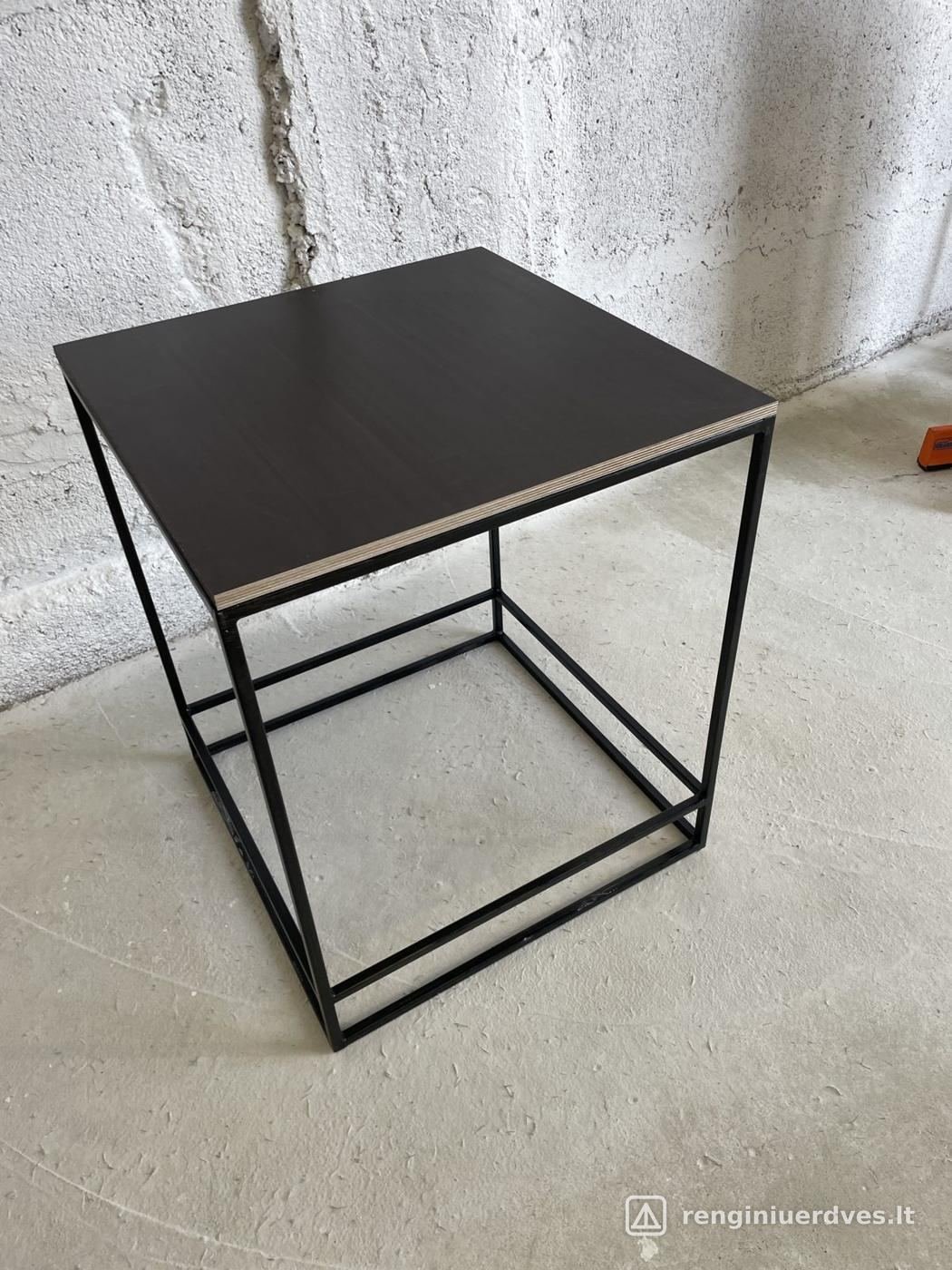 Kubinis mini staliukas 40×40 nuoma